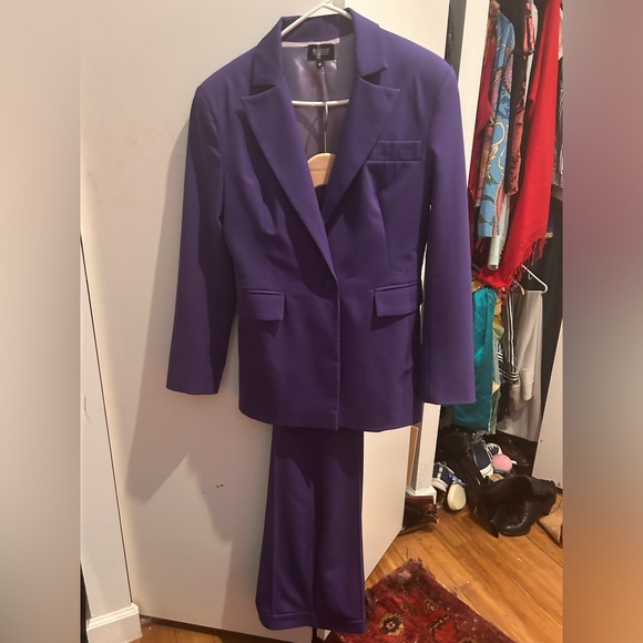 Stunning purple pantsuit by Bluzat.  Only worn once, in perfect shape. - Picture 7 of 9